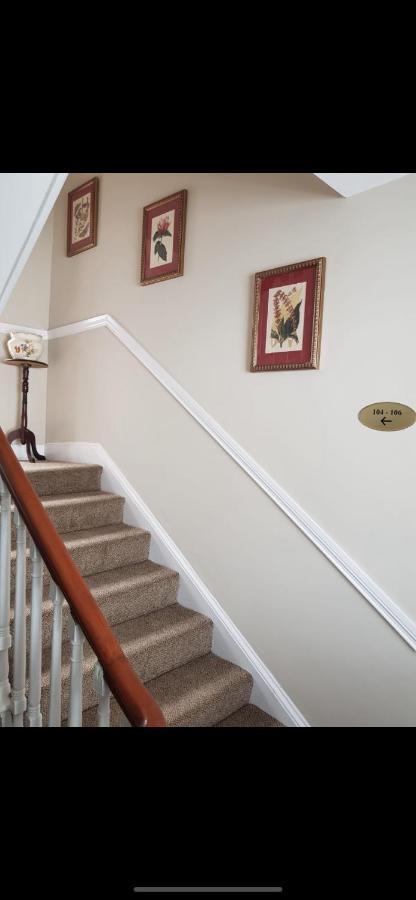 Adams Townhouse Bed & Breakfast Дингъл Екстериор снимка