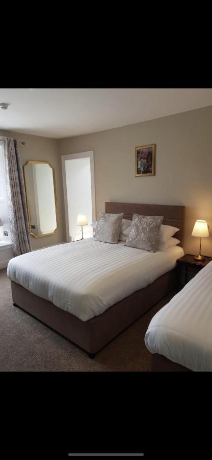 Adams Townhouse Bed & Breakfast Дингъл Екстериор снимка