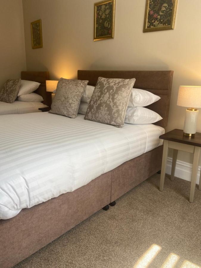 Adams Townhouse Bed & Breakfast Дингъл Екстериор снимка