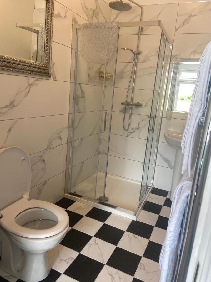 Adams Townhouse Bed & Breakfast Дингъл Екстериор снимка